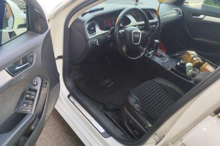 Used Audi A4L 2012 2.0 TFSI automatic standard version Driver Seat