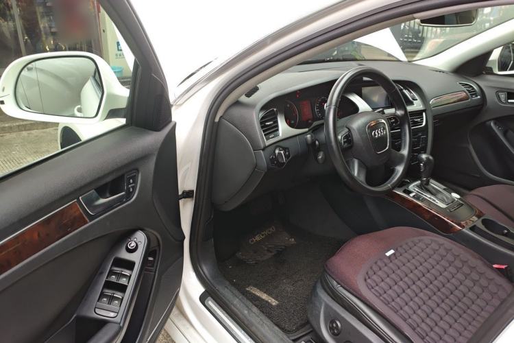 Used Audi A4L 2012 2.0 TFSI automatic Comfort trim level Driver Seat