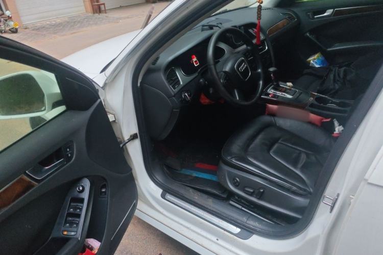 Used Audi A4L 2012 2.0 TFSI automatic Comfort trim level Driver Seat