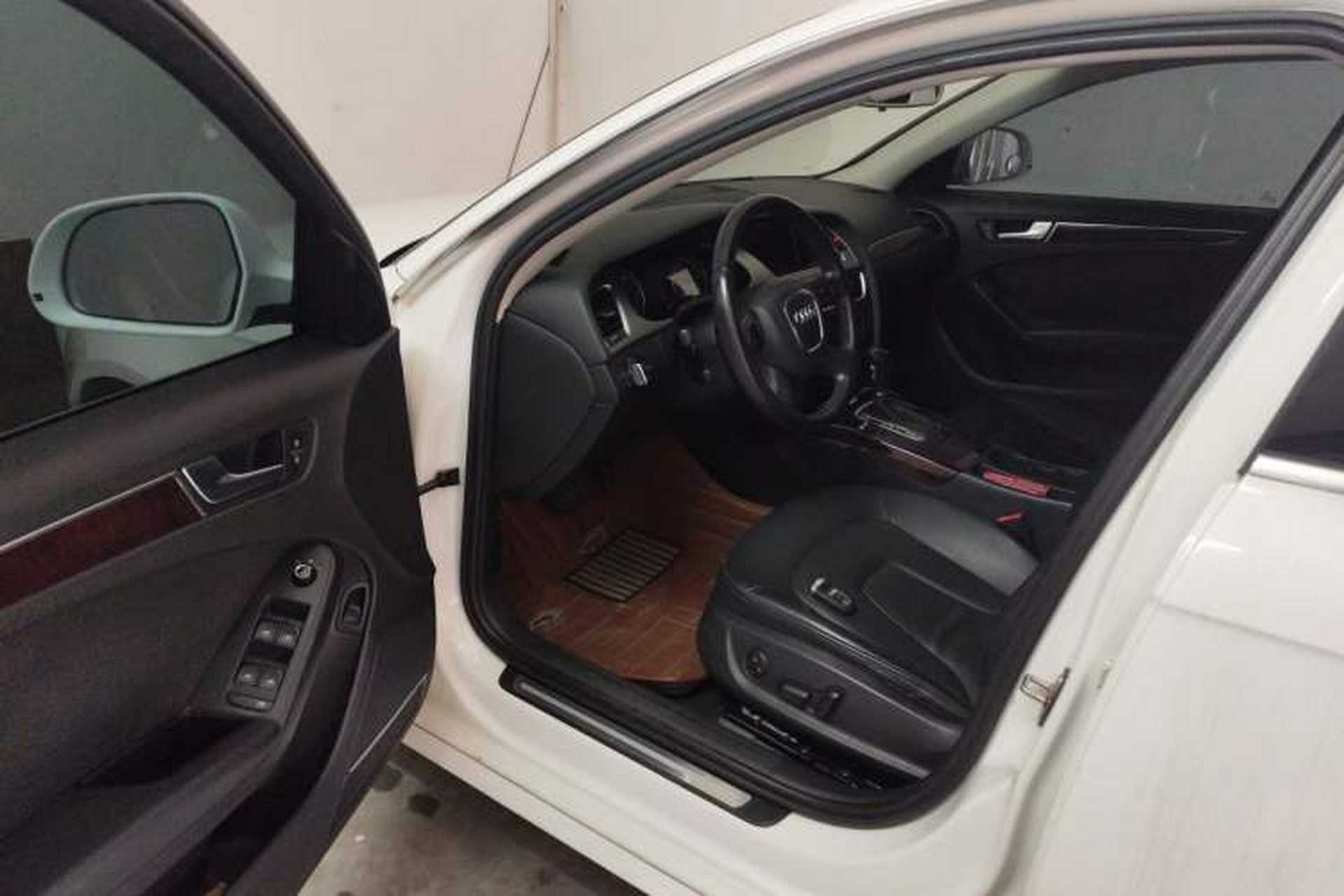 Used Audi A4L 2012 2.0 TFSI automatic Comfort trim level Driver Seat