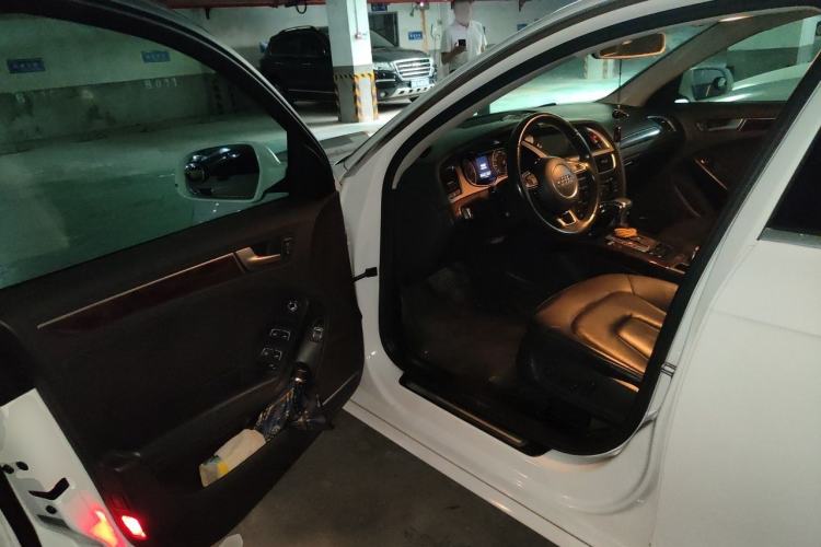 Used Audi A4L 2012 2.0 TFSI automatic Comfort trim level Driver Seat