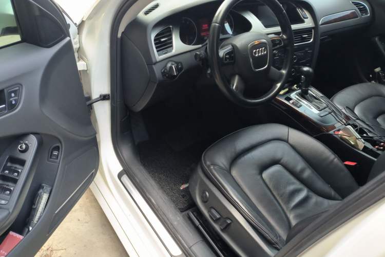 Used Audi A4L 2012 2.0 TFSI automatic Comfort trim level Driver Seat