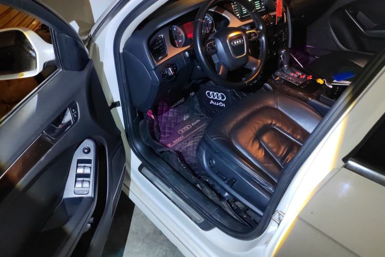 Used Audi A4L 2012 2.0 TFSI automatic Comfort trim level Driver Seat