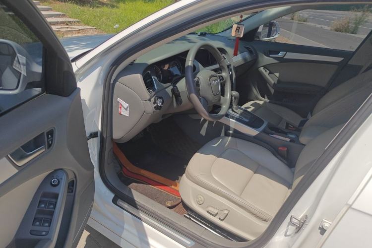 Used Audi A4L 2012 2.0 TFSI automatic Comfort trim level Driver Seat
