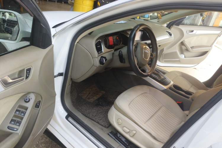 Used Audi A4L 2012 2.0 TFSI automatic standard version Driver Seat