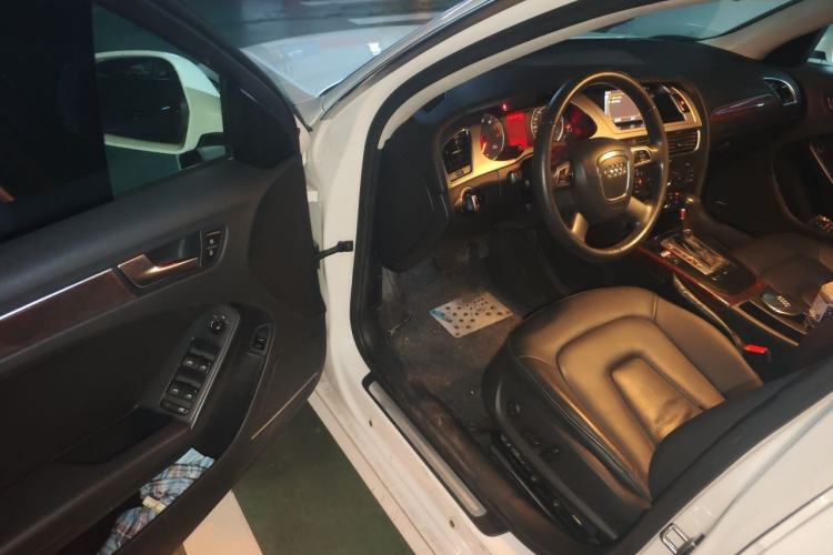 Used Audi A4L 2012 2.0 TFSI automatic Comfort trim level Driver Seat