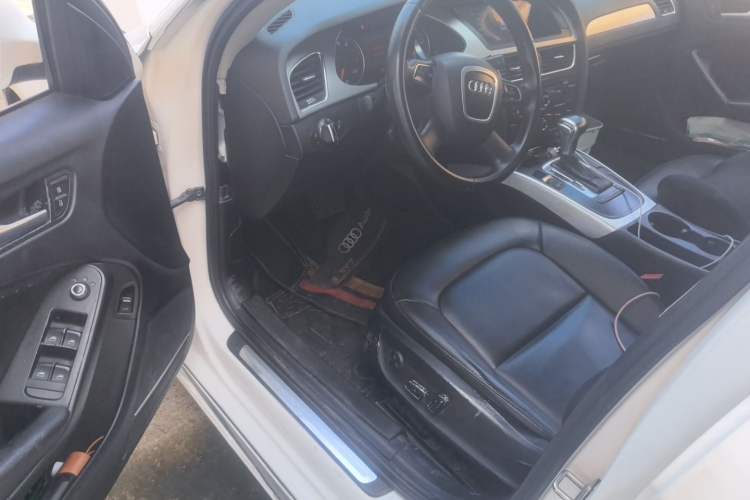 Used Audi A4L 2012 2.0 TFSI automatic Comfort trim level Driver Seat