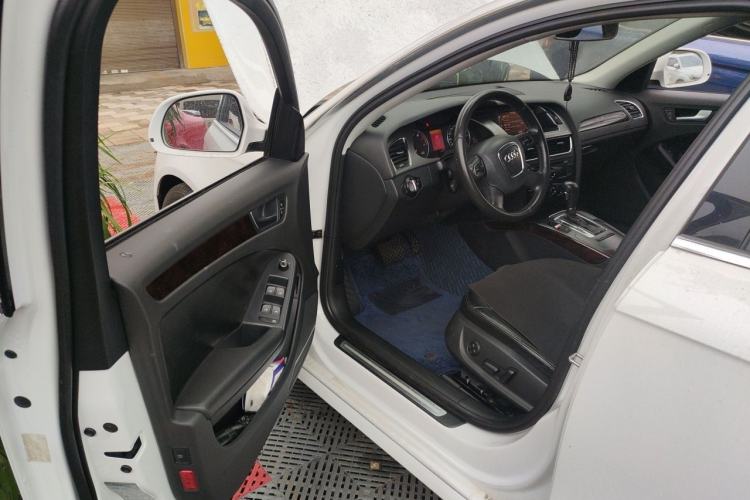 Used Audi A4L 2012 2.0 TFSI automatic standard version Driver Seat