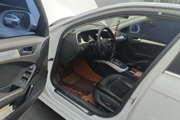 Used Audi A4L 2012 2.0 TFSI automatic standard version Driver Seat