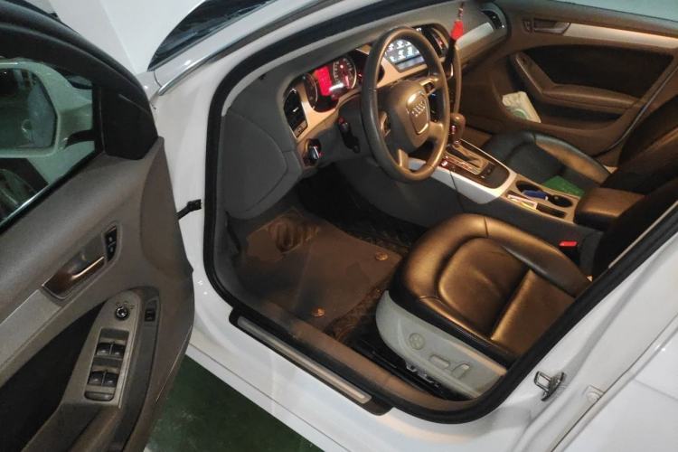 Used Audi A4L 2012 2.0 TFSI automatic standard version Driver Seat