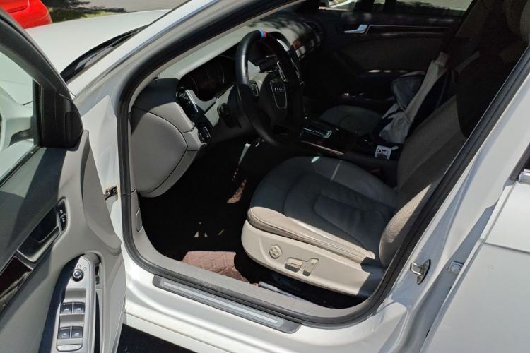 Used Audi A4L 2012 2.0 TFSI automatic Comfort trim level Driver Seat