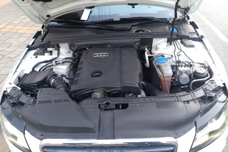 Used Audi A4L 2012 2.0 TFSI automatic standard version Engine Bay
