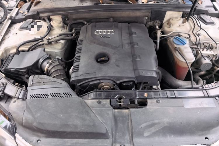 Used Audi A4L 2012 2.0 TFSI automatic luxury version Engine Bay