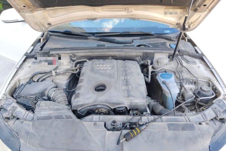 Used Audi A4L 2012 2.0 TFSI automatic standard version Engine Bay