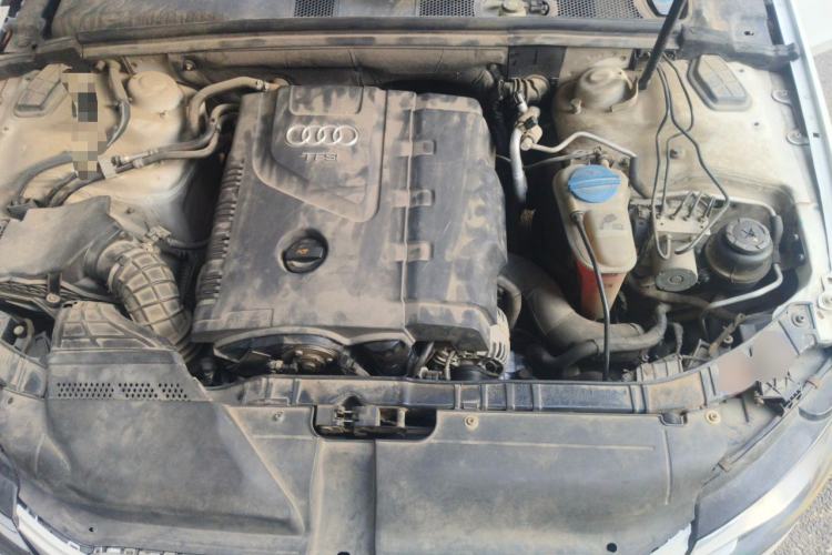 Used Audi A4L 2012 2.0 TFSI automatic standard version Engine Bay