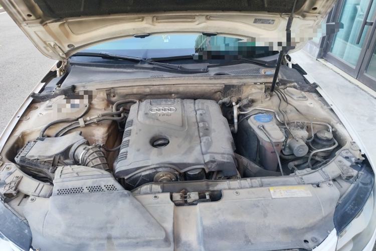 Used Audi A4L 2012 2.0 TFSI automatic standard version Engine Bay