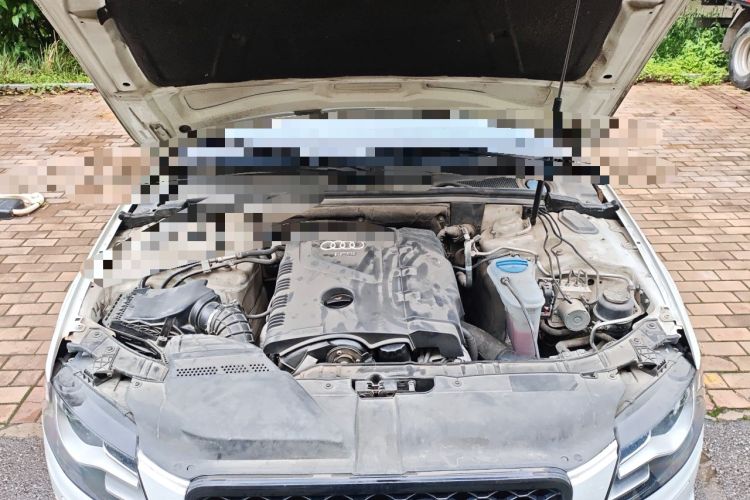 Used Audi A4L 2012 2.0 TFSI automatic Comfort trim level Engine Bay