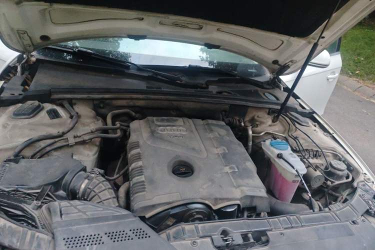 Used Audi A4L 2012 2.0 TFSI automatic Comfort trim level Engine Bay