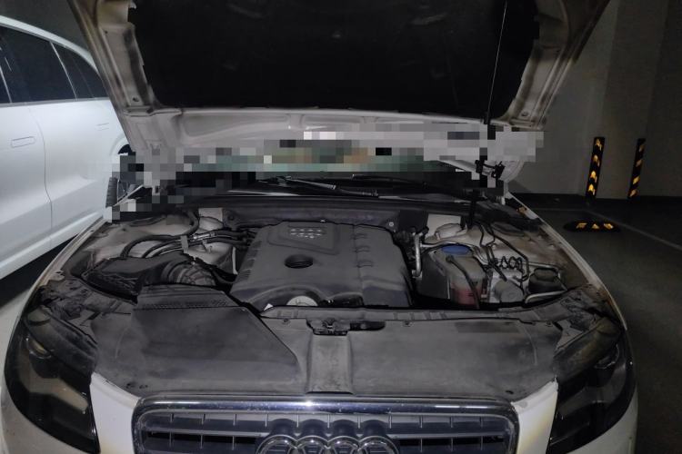 Used Audi A4L 2012 2.0 TFSI automatic standard version Engine Bay