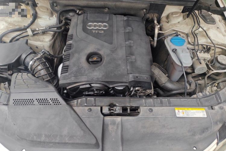 Used Audi A4L 2012 2.0 TFSI automatic standard version Engine Bay
