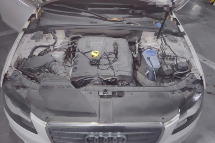 Used Audi A4L 2012 2.0 TFSI automatic Comfort trim level Engine Bay