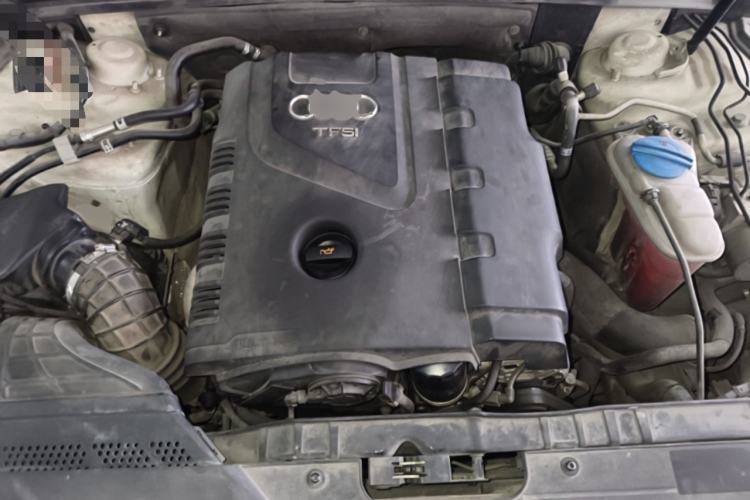 Used Audi A4L 2012 2.0 TFSI automatic standard version Engine Bay