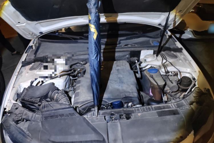 Used Audi A4L 2012 2.0 TFSI automatic Comfort trim level Engine Bay
