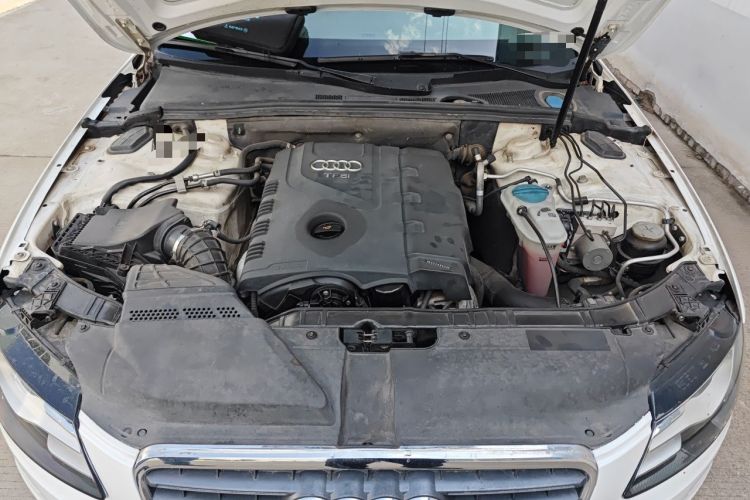 Used Audi A4L 2012 2.0 TFSI automatic standard version Engine Bay