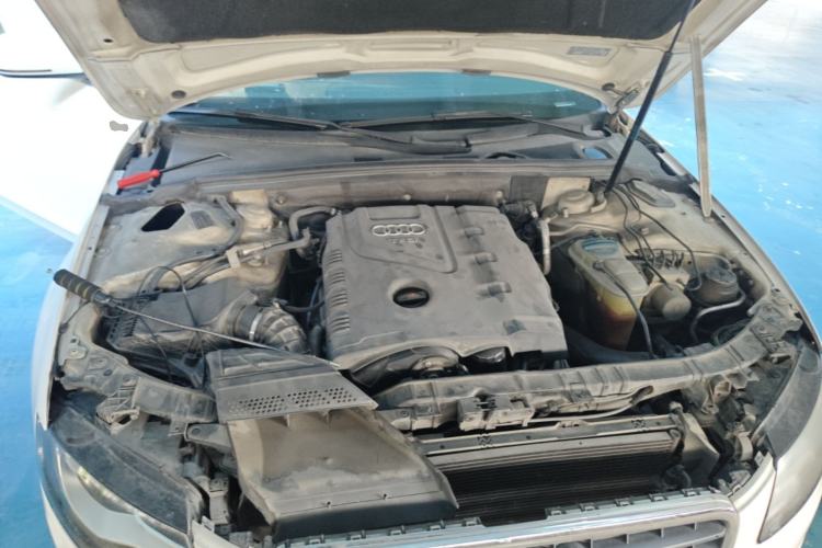 Used Audi A4L 2012 2.0 TFSI automatic standard version Engine Bay