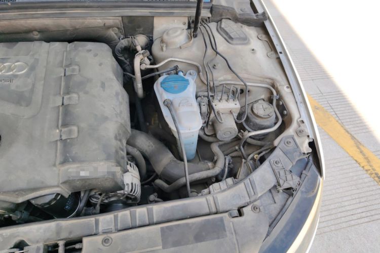 Used Audi A4L 2012 2.0 TFSI automatic standard version Engine Bay Left