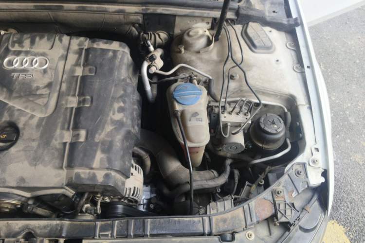 Used Audi A4L 2012 2.0 TFSI automatic standard version Engine Bay Left