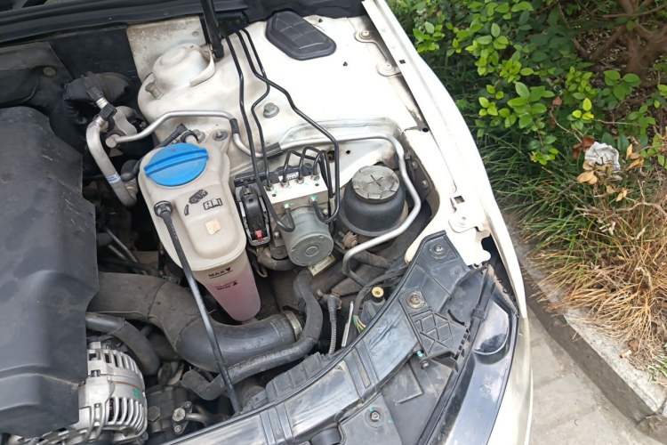 Used Audi A4L 2012 2.0 TFSI Automatic Technology Model Engine Bay Left