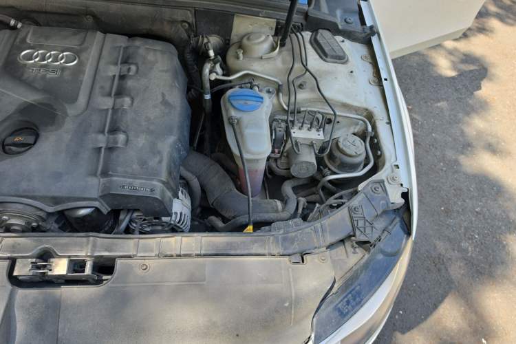 Used Audi A4L 2012 2.0 TFSI automatic Comfort trim level Engine Bay Left