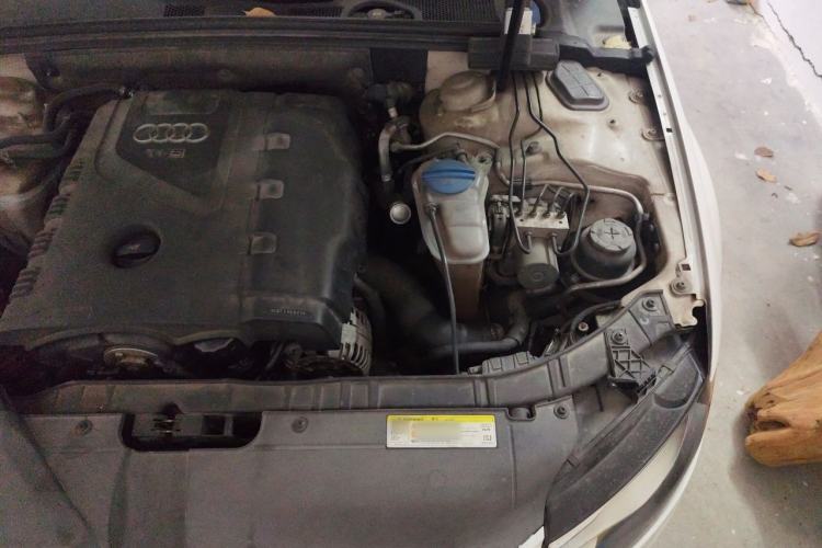 Used Audi A4L 2012 2.0 TFSI automatic Comfort trim level Engine Bay Left