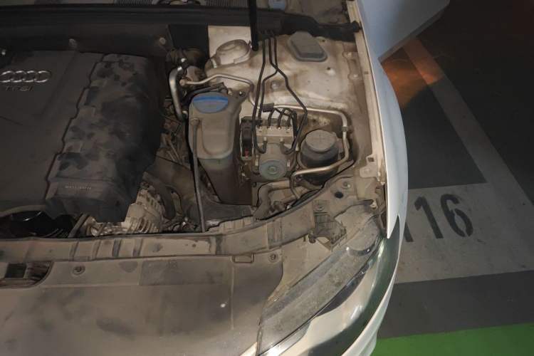 Used Audi A4L 2012 2.0 TFSI Automatic Technology Model Engine Bay Left