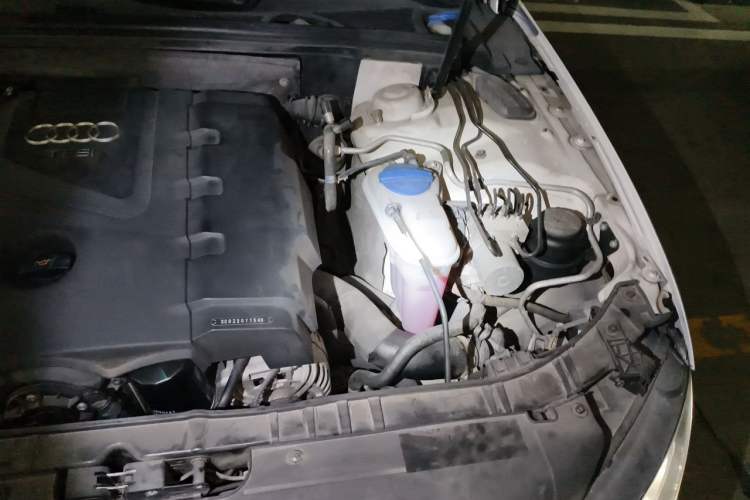 Used Audi A4L 2012 2.0 TFSI automatic standard version Engine Bay Left