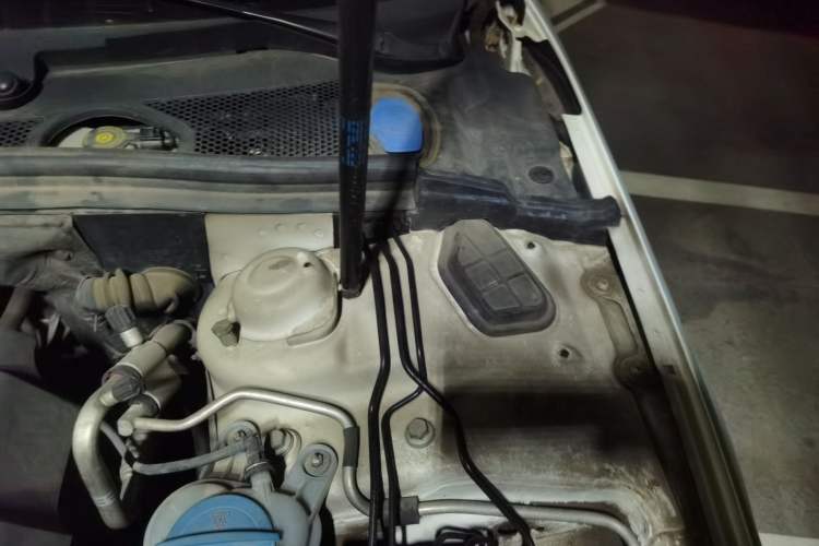 Used Audi A4L 2012 2.0 TFSI automatic standard version Engine Bay Left
