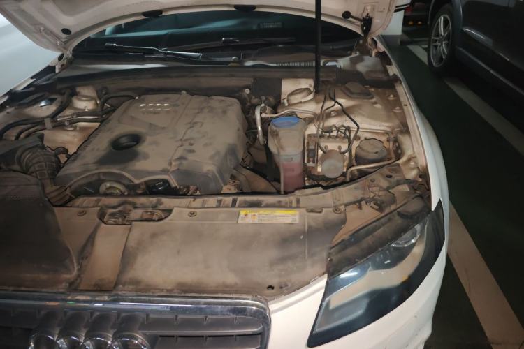 Used Audi A4L 2012 2.0 TFSI automatic Comfort trim level Engine Bay Left