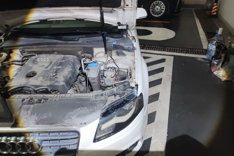 Used Audi A4L 2012 2.0 TFSI automatic standard version Engine Bay Left