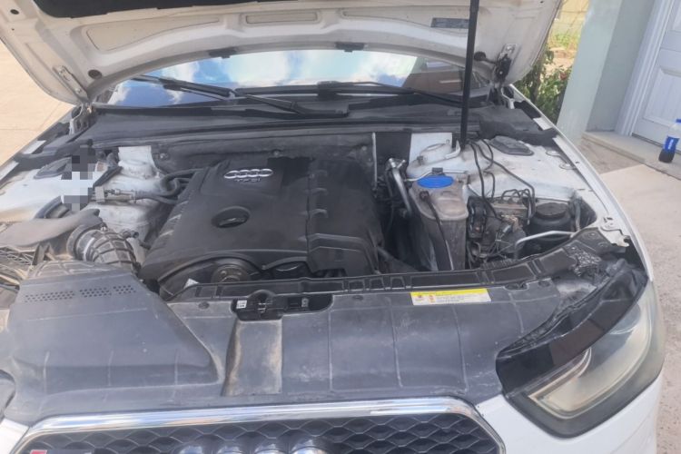 Used Audi A4L 2012 2.0 TFSI automatic Comfort trim level Engine Bay Left