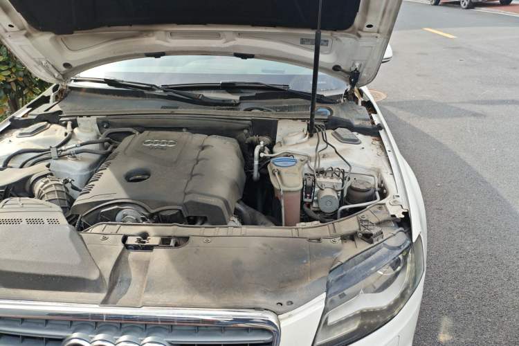 Used Audi A4L 2012 2.0 TFSI automatic standard version Engine Bay Left