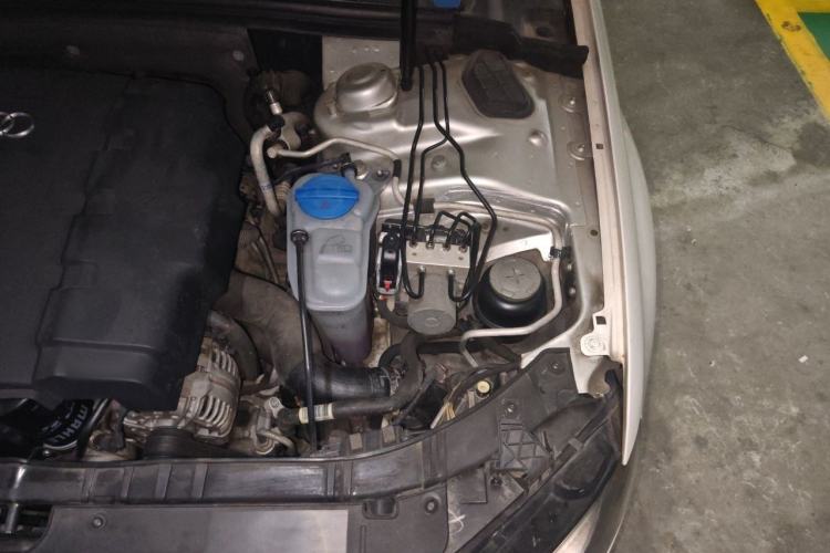 Used Audi A4L 2012 2.0 TFSI automatic sporty version Engine Bay Left