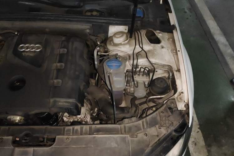 Used Audi A4L 2012 2.0 TFSI automatic standard version Engine Bay Left