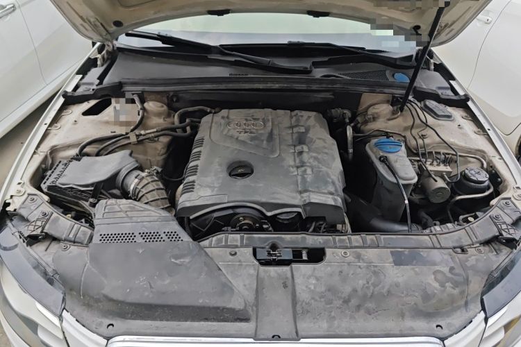 Used Audi A4L 2012 2.0 TFSI automatic standard version Engine Bay