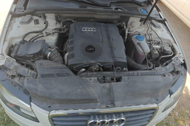 Used Audi A4L 2012 2.0 TFSI automatic Comfort trim level Engine Bay