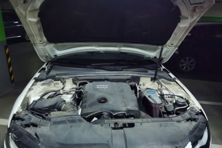 Used Audi A4L 2012 2.0 TFSI automatic standard version Engine Bay
