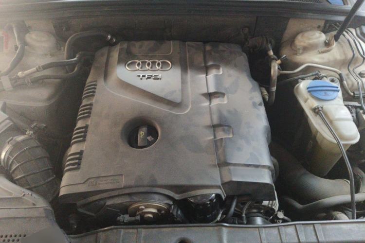 Used Audi A4L 2012 2.0 TFSI automatic standard version Engine Bay