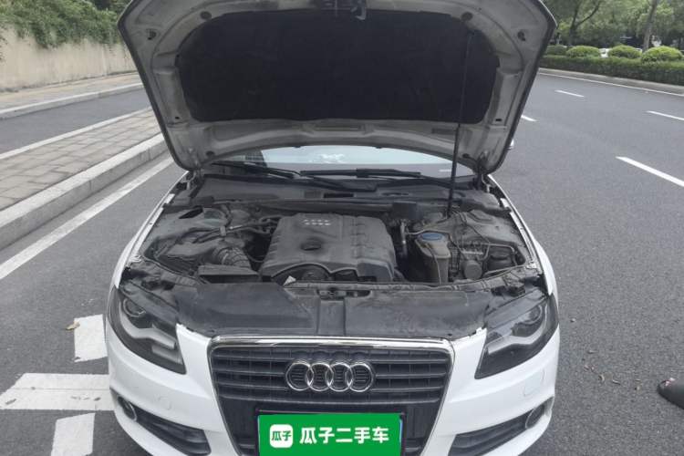 Used Audi A4L 2012 2.0 TFSI automatic Comfort trim level Engine Bay