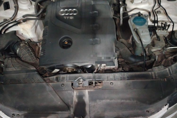 Used Audi A4L 2012 2.0 TFSI automatic Comfort trim level Engine Bay