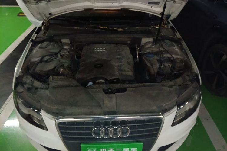 Used Audi A4L 2012 2.0 TFSI automatic standard version Engine Bay